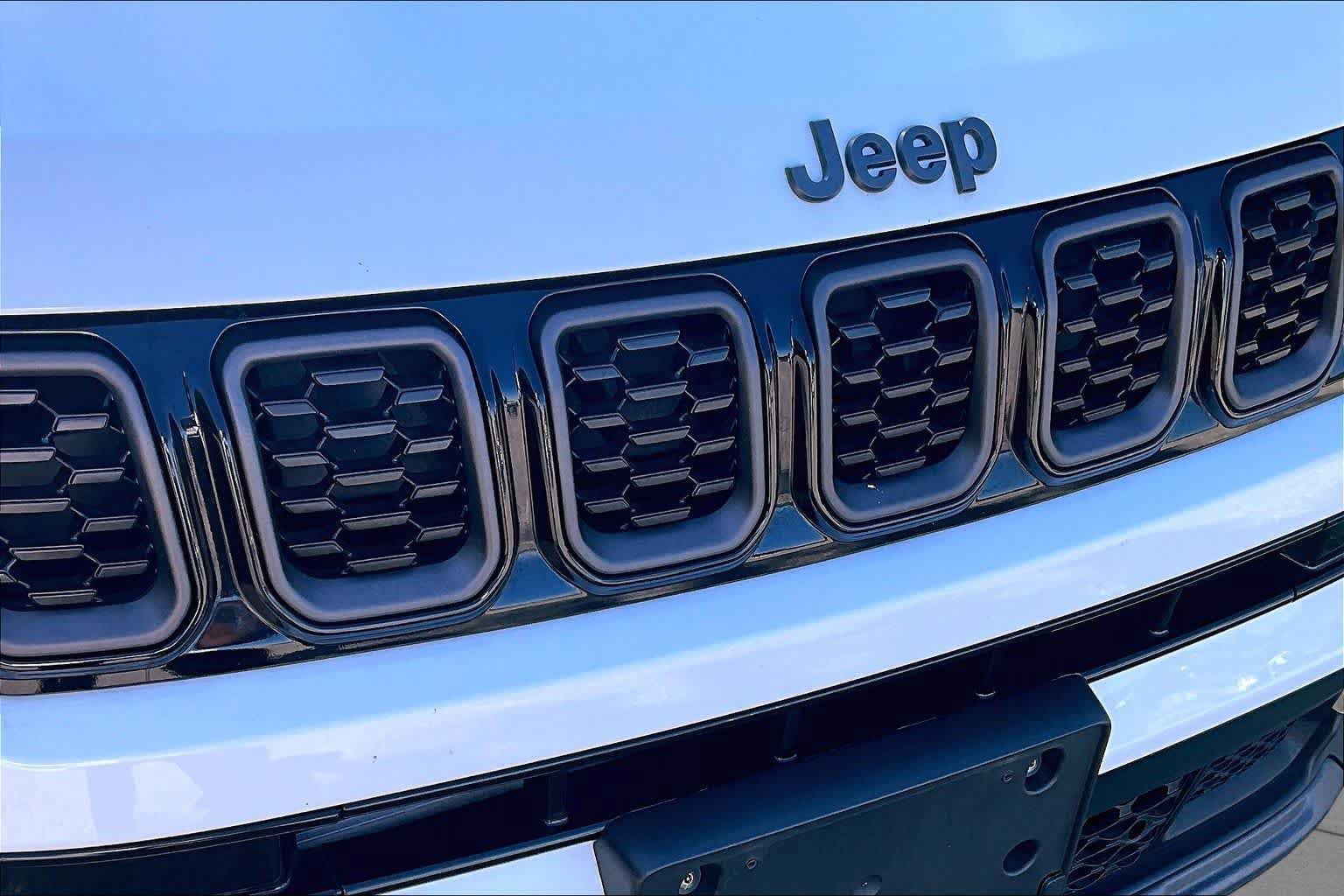 Used 2026 Jeep Compass Limited AWD/4WD image 30