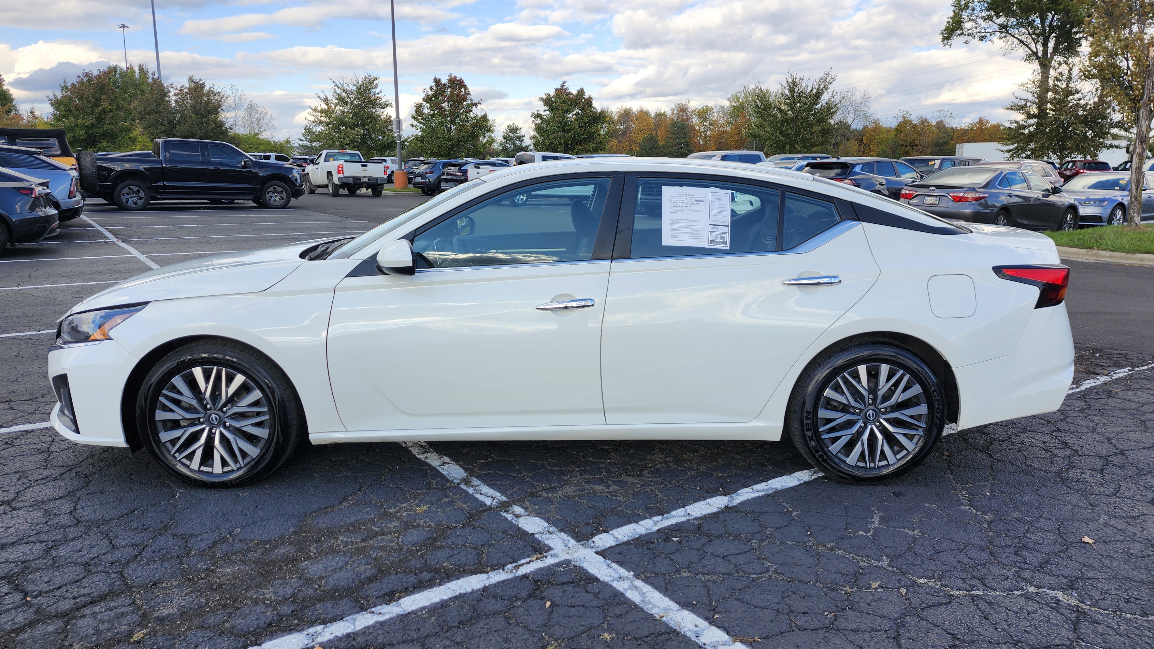 Used 2023 Nissan Altima 2.5 SV image 8