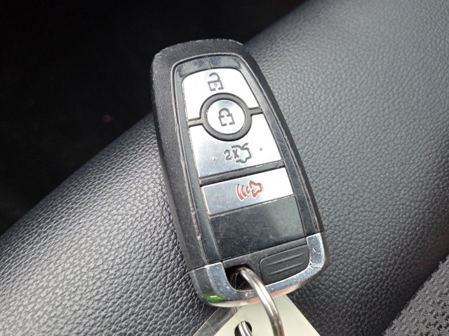 Used 2017 Ford Fusion SE w/ Equipment Group 201A image 24