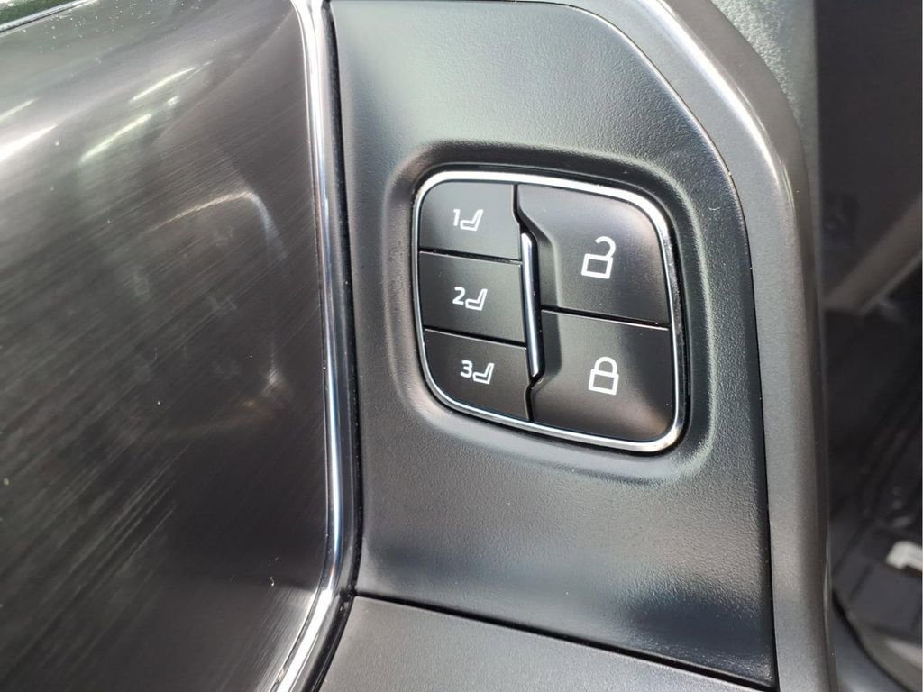 Used 2025 Ford F150 Lariat w/ Equipment Group 501A Mid image 13