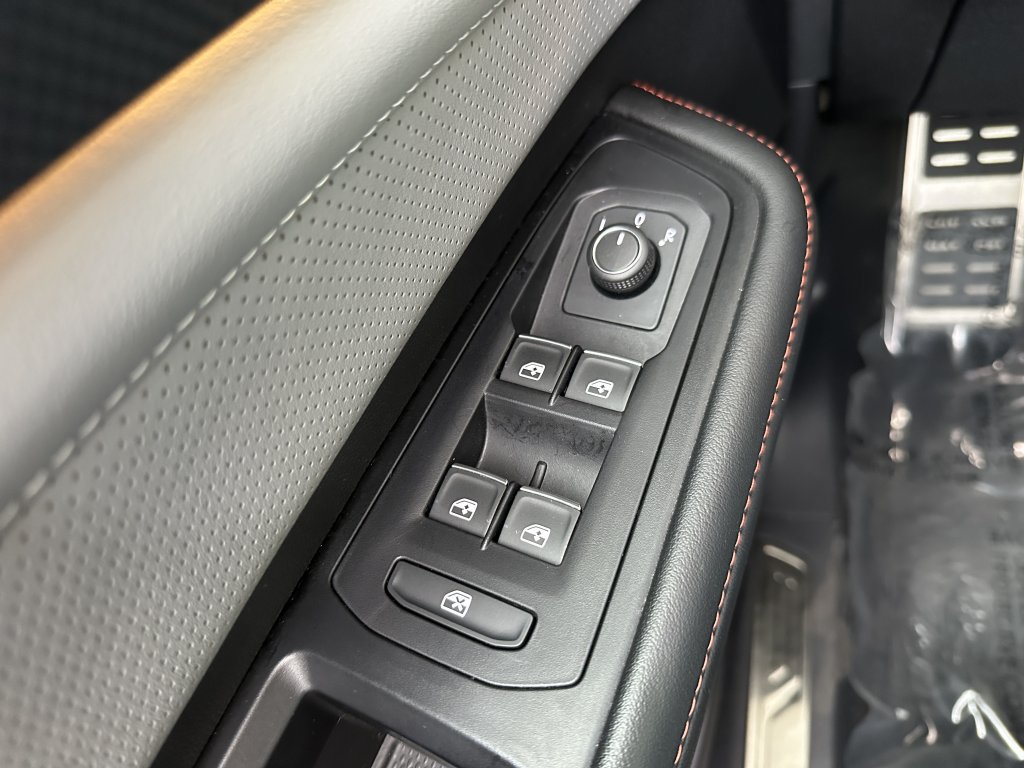 Used 2024 Volkswagen Atlas Peak Edition SE AWD/4WD image 30