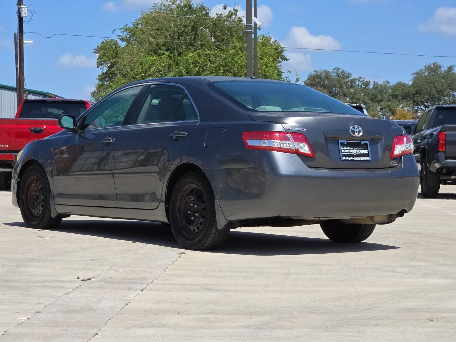 Used 2010 Toyota Camry LE FWD image 3