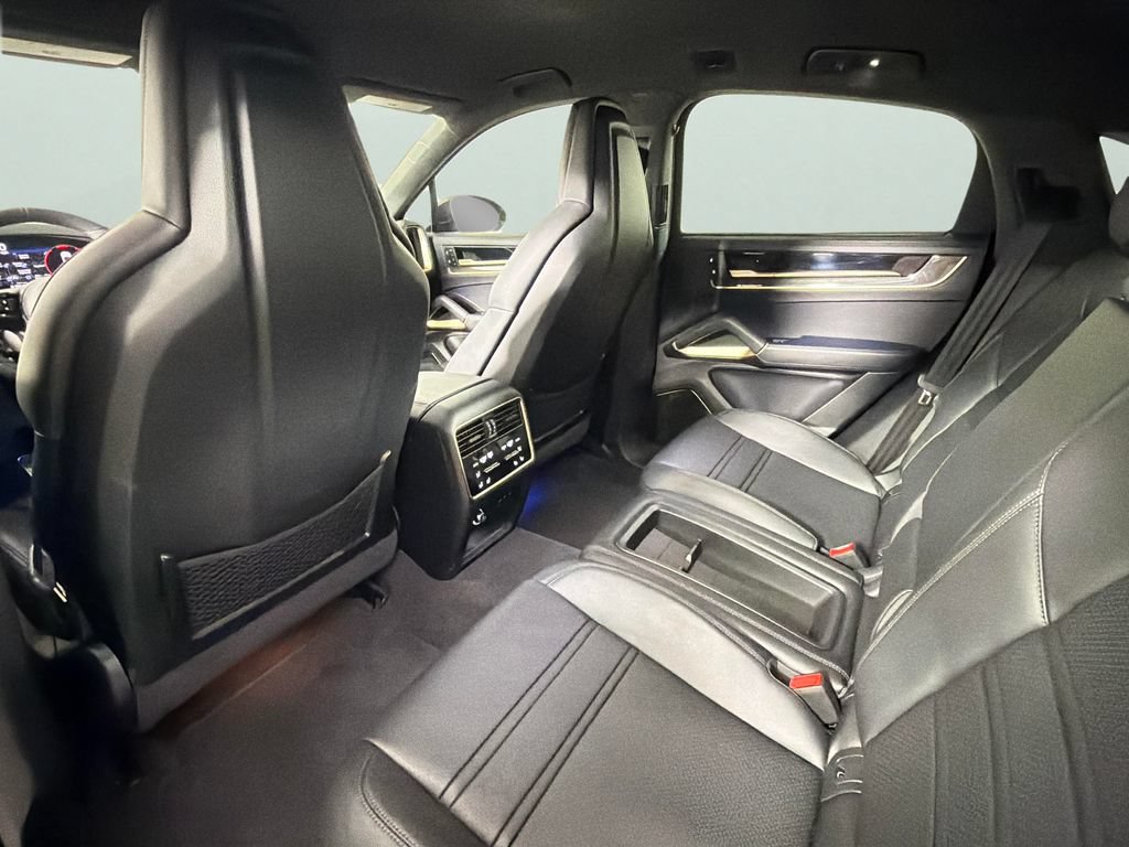 Used 2025 Porsche Cayenne Turbo GT AWD/4WD image 30