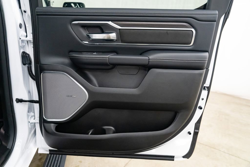 New 2026 RAM 1500 Laramie AWD/4WD image 32