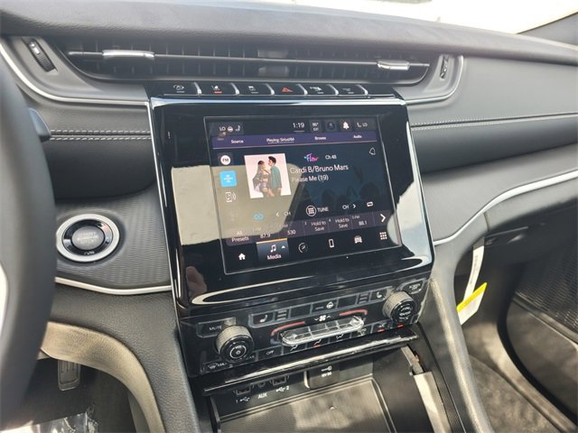 New 2025 Jeep Grand Cherokee Altitude image 22