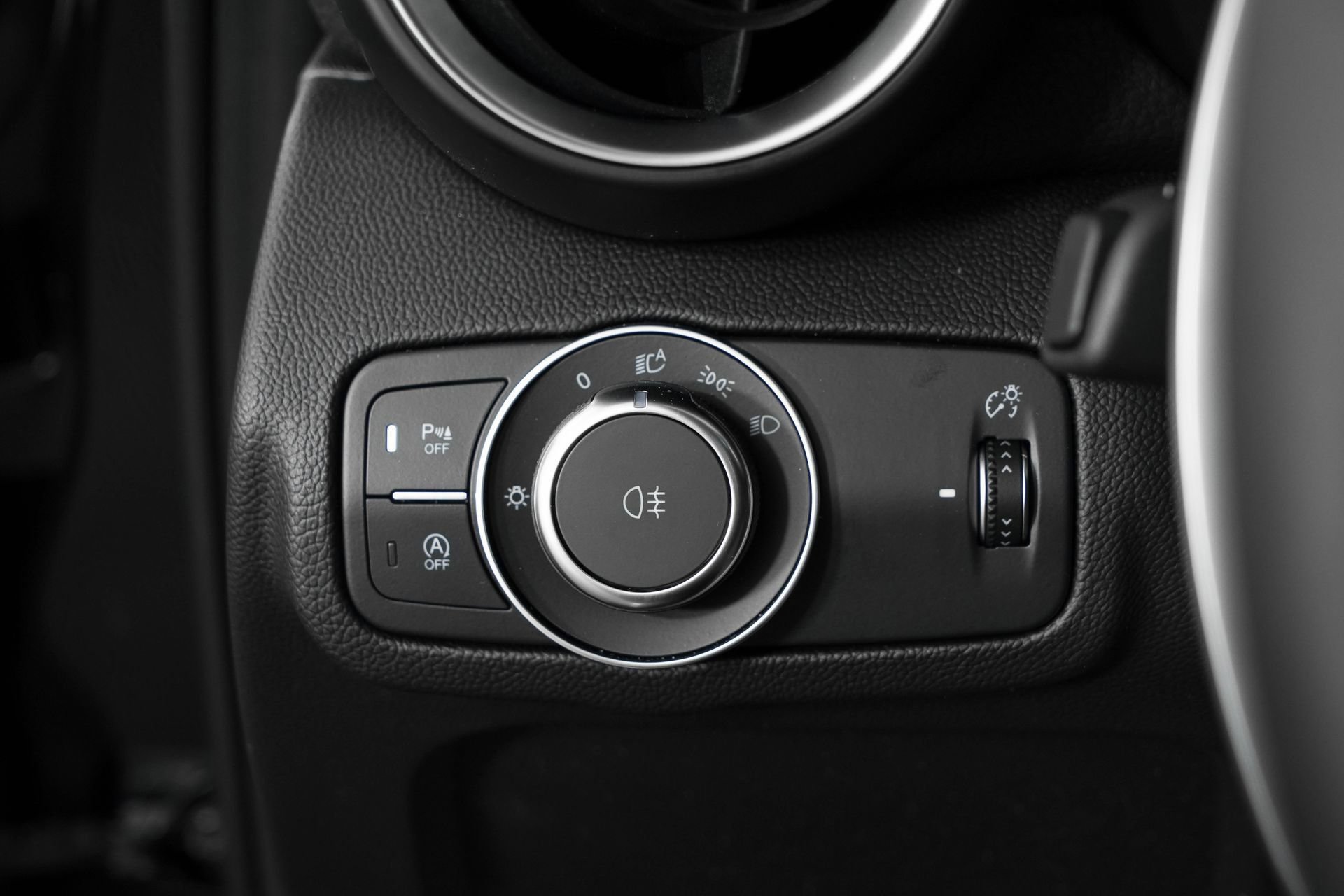 New 2025 Alfa Romeo Giulia w/ Driving Assist Package RWD image 28