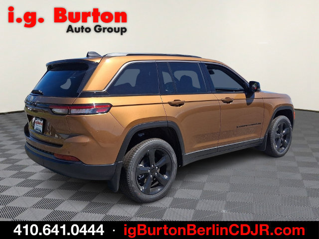 New 2026 Jeep Grand Cherokee Limited w/ Limited Altitude Package AWD/4WD image 4