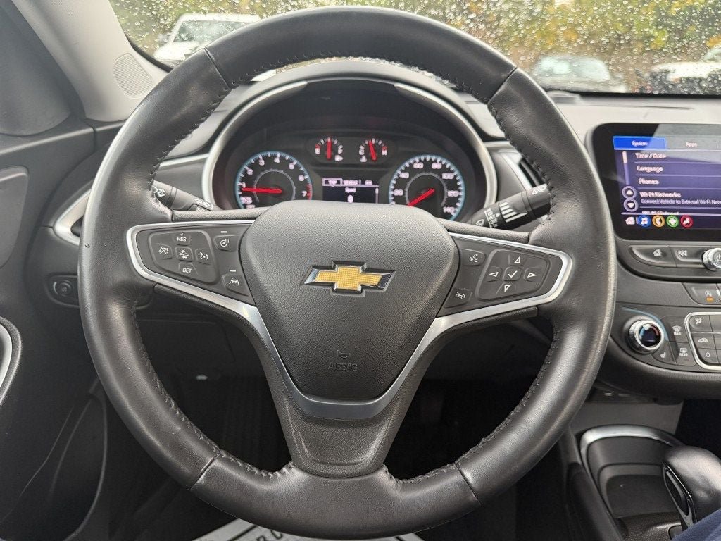 Used 2022 Chevrolet Malibu LT w/ Leather Package FWD image 10