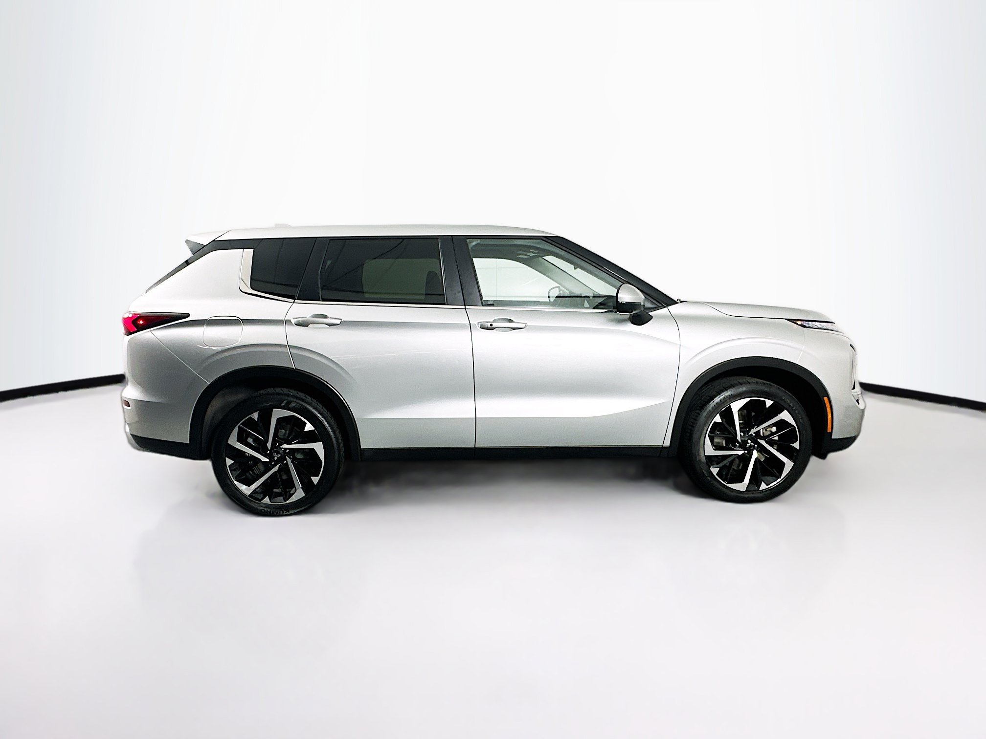 Used 2024 Mitsubishi Outlander SE AWD/4WD image 10