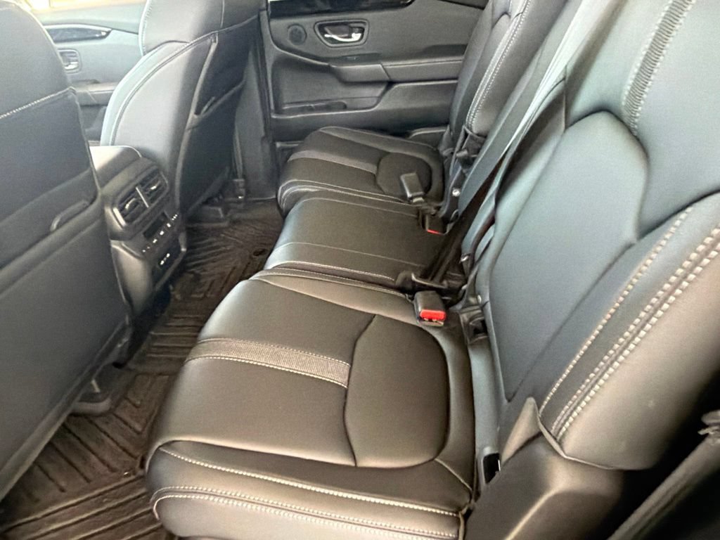 Used 2024 Honda Pilot Touring image 8
