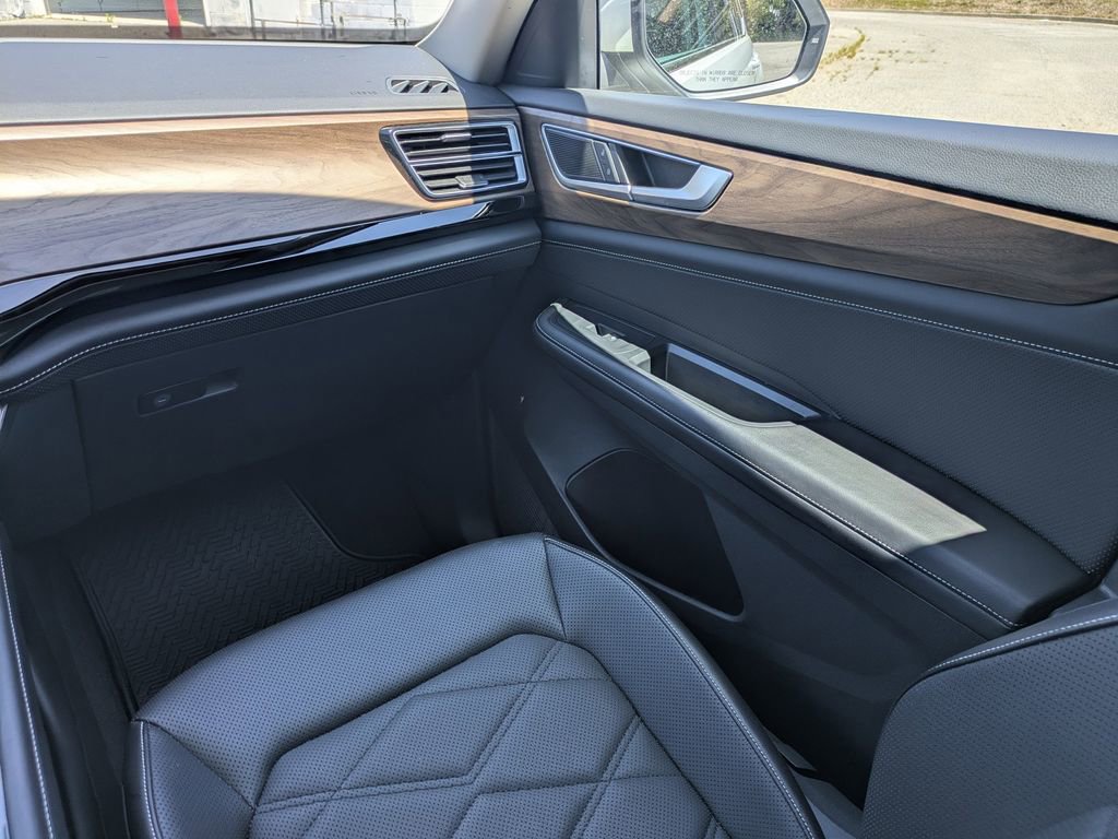 Used 2024 Volkswagen Atlas SE w/ Panoramic Sunroof Package AWD/4WD image 17