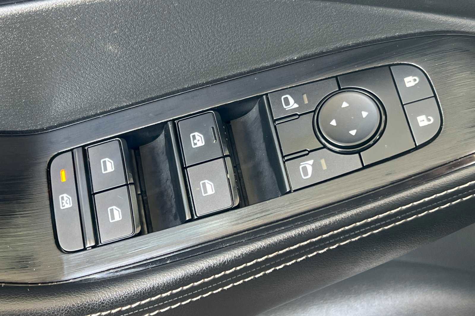 Used 2023 Nissan Rogue SV w/ SV Premium B Package image 11