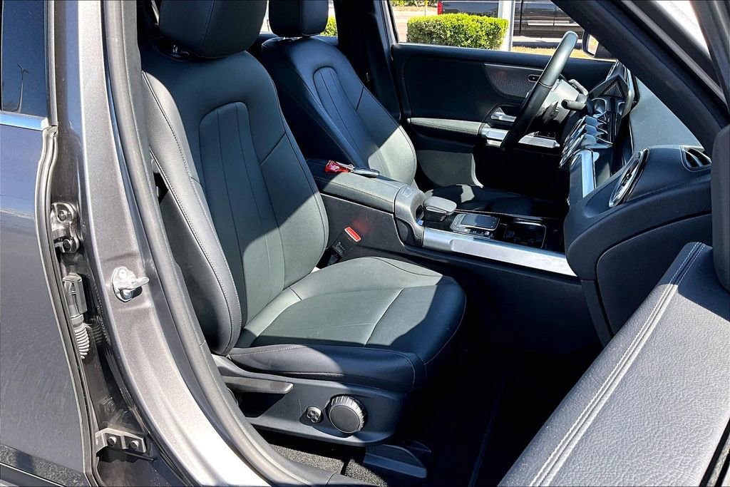 Used 2022 Mercedes-Benz EQB 350 4MATIC image 29
