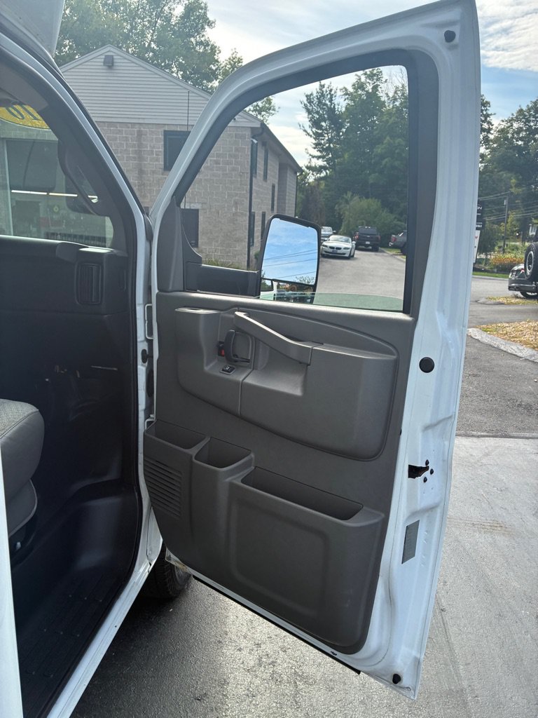 Used 2016 GMC Savana 3500 RWD image 27