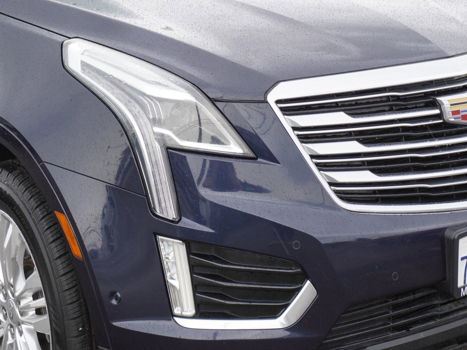 Used 2017 Cadillac XT5 Premium Luxury w/ Driver Assist Package FWD image 3