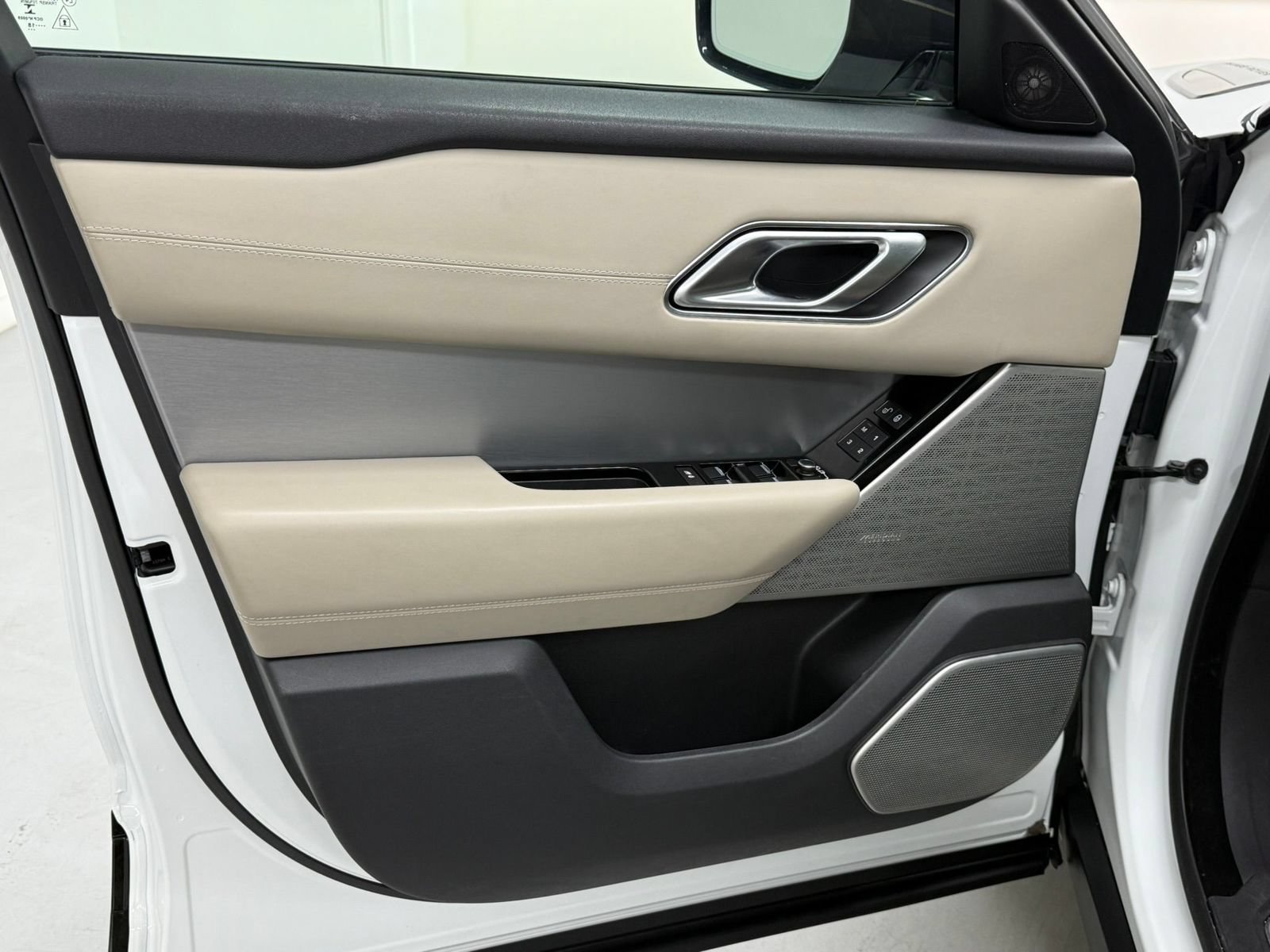 Used 2019 Land Rover Range Rover Velar R-Dynamic HSE AWD/4WD image 14