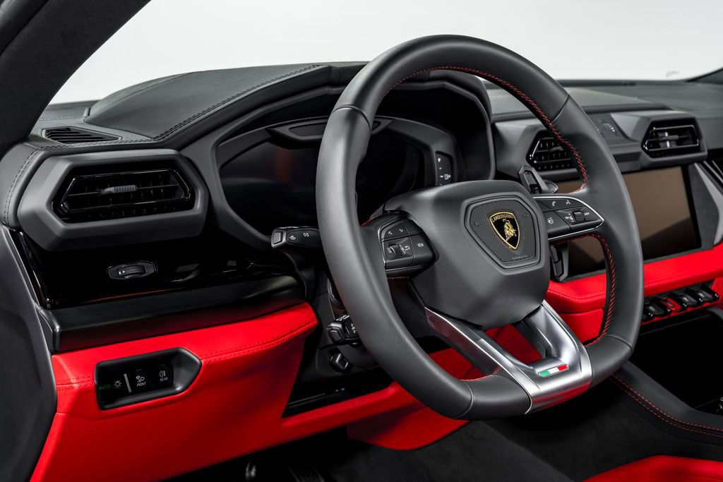 Used 2025 Lamborghini Urus SE AWD/4WD image 14
