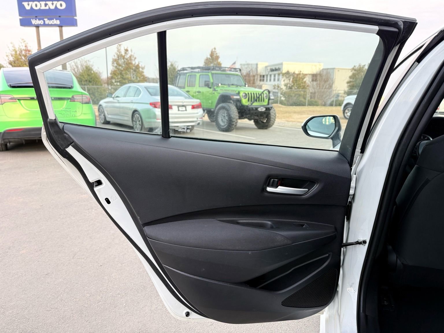 Used 2021 Toyota Corolla LE image 17