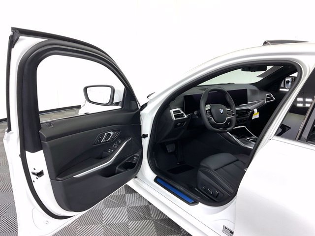 Certified 2025 BMW 330i xDrive Sedan w/ Convenience Package AWD/4WD image 29