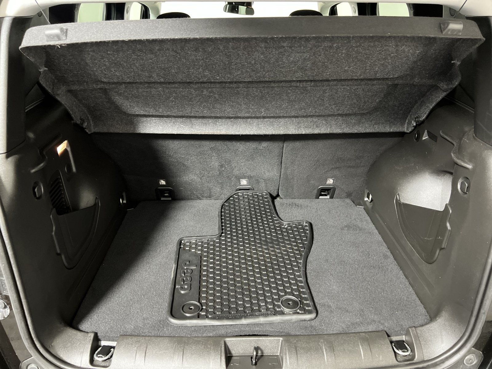 Used 2020 Jeep Renegade Latitude AWD/4WD image 24