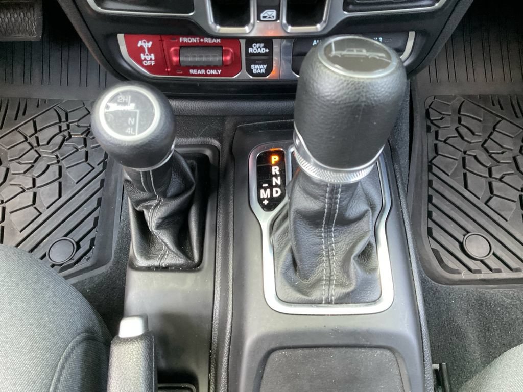 Used 2024 Jeep Gladiator Rubicon w/ Technology Group AWD/4WD image 35
