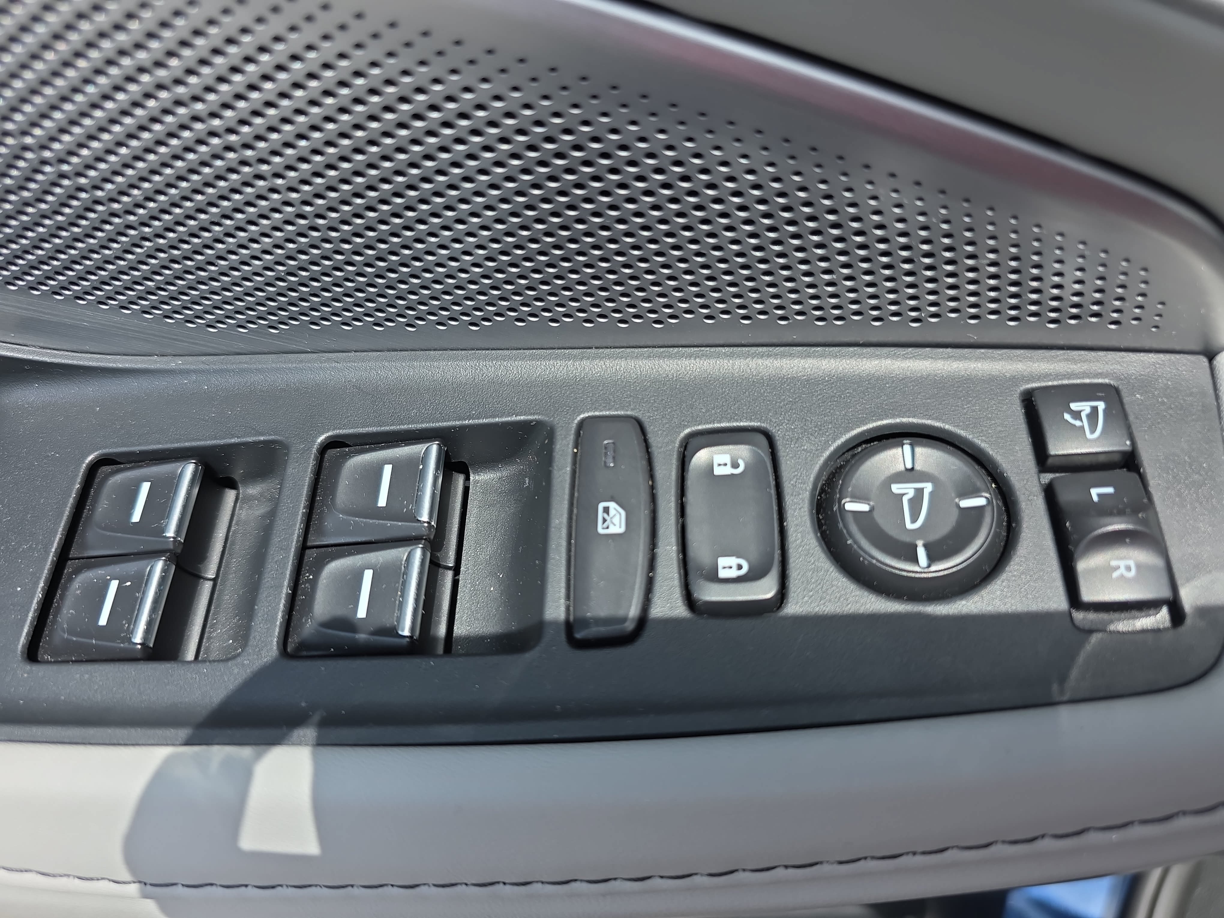 Certified 2025 Acura MDX SH-AWD w/ Technology Package image 28
