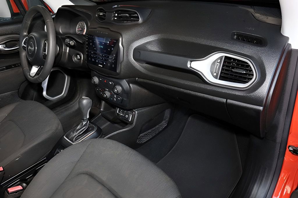 Used 2018 Jeep Renegade Latitude FWD image 18