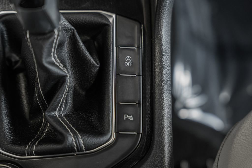 Used 2025 Volkswagen Taos SE w/ Panoramic Sunroof Package image 29