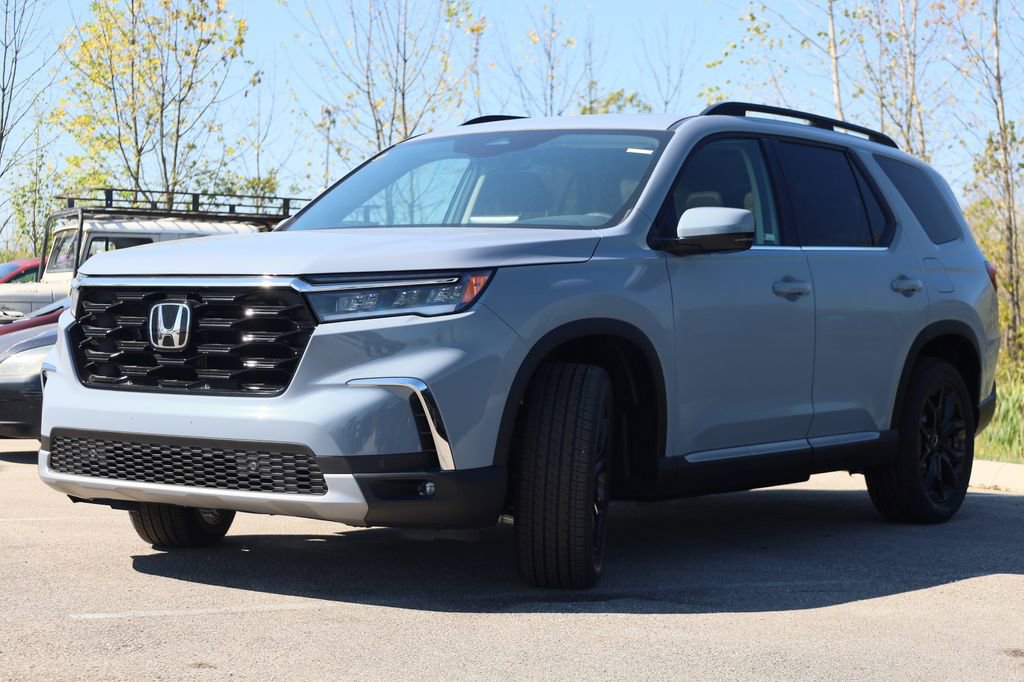 New 2025 Honda Pilot Touring image 3