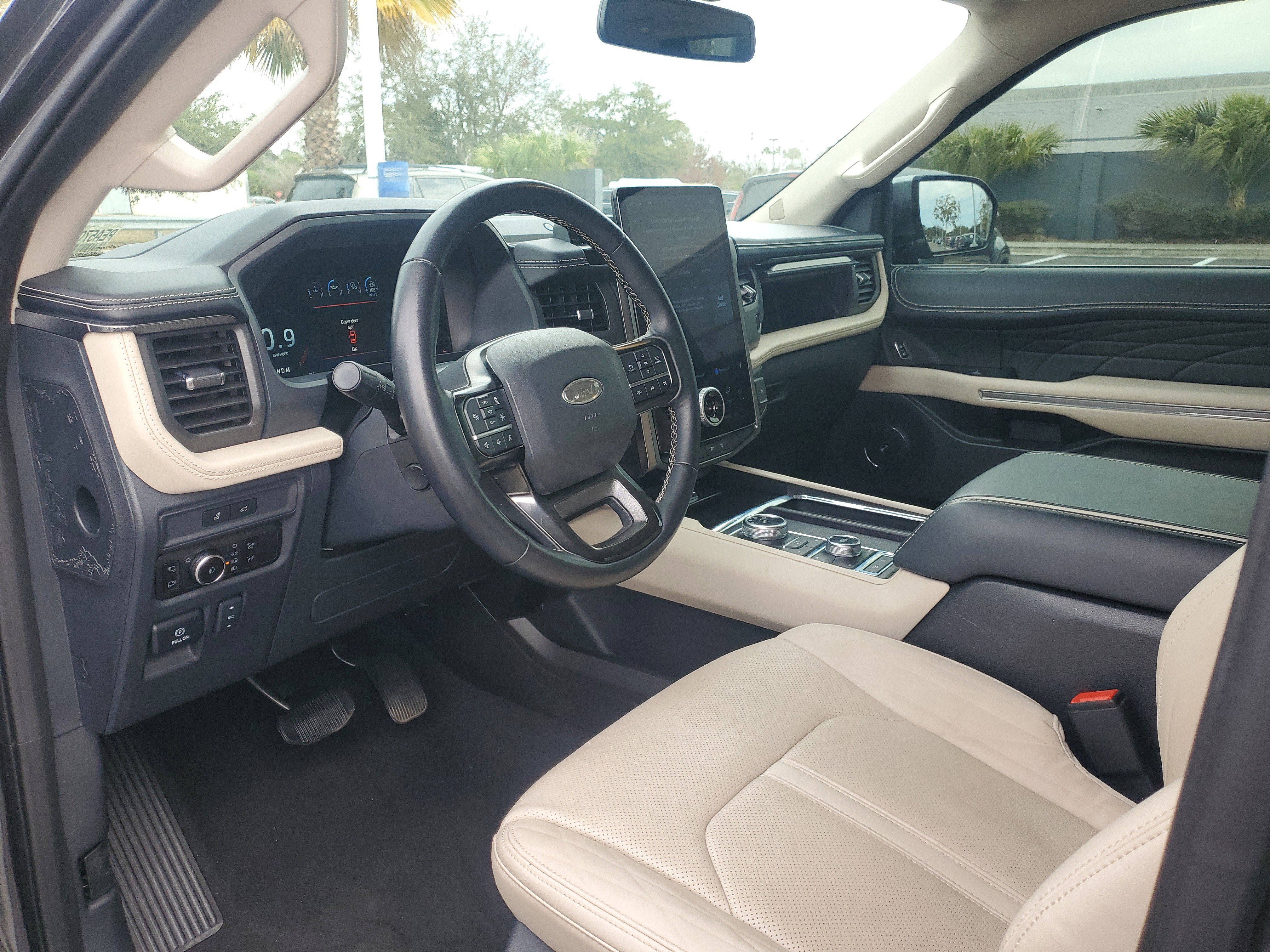 Used 2023 Ford Expedition Platinum image 12