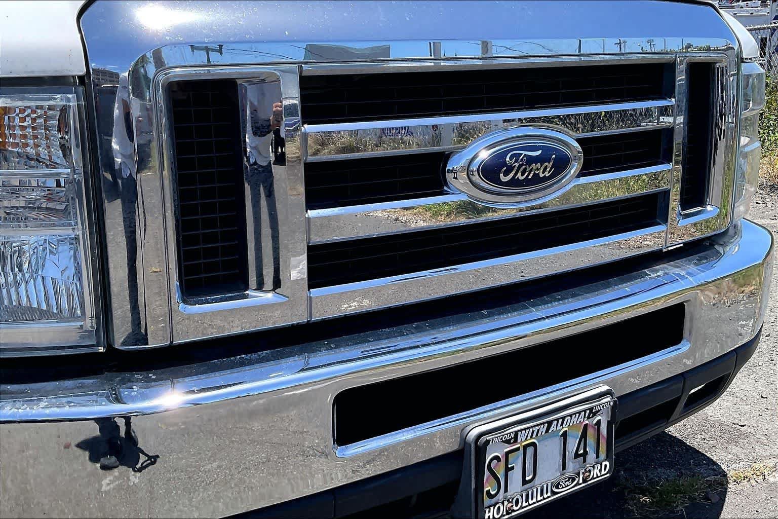 Used 2014 Ford E-350 and Econoline 350 XL w/ Power Windows & Locks Group RWD image 33