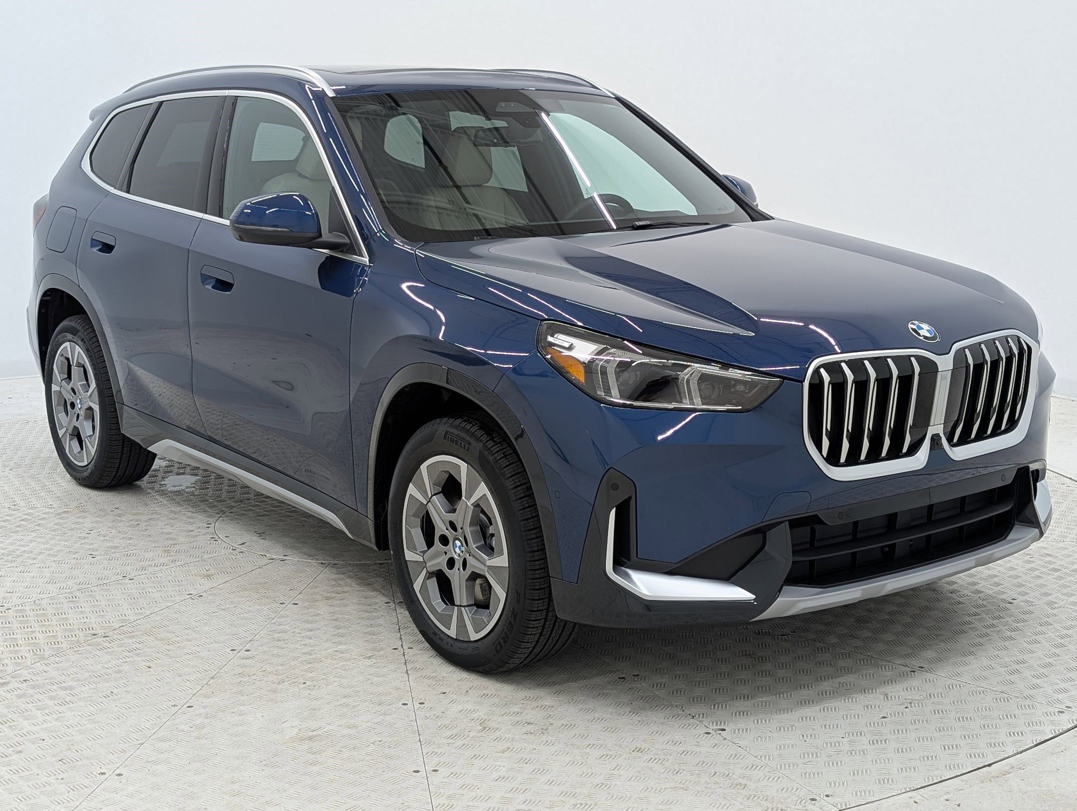 Used 2025 BMW X1 xDrive28i w/ Premium Package AWD/4WD image 7