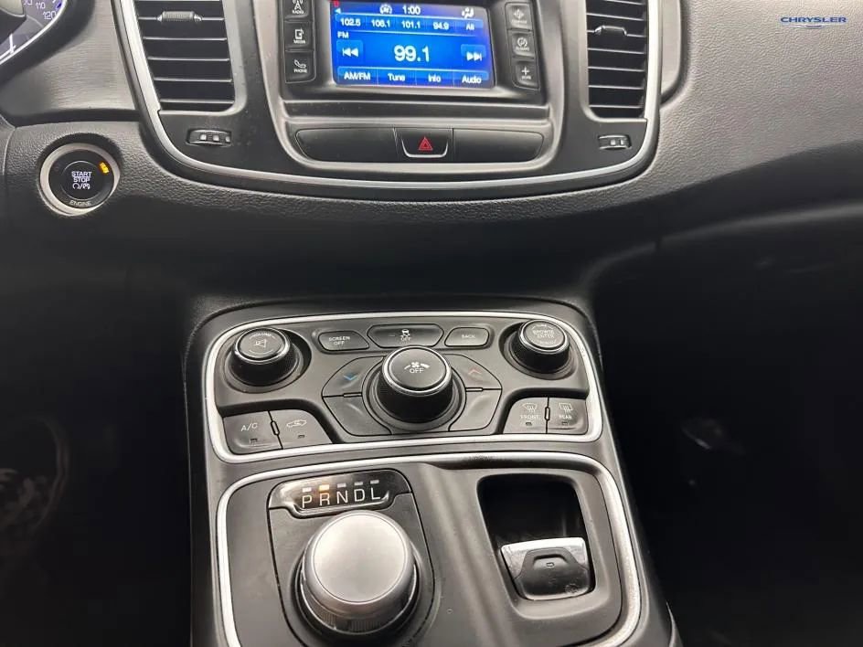 Used 2015 Chrysler 200 Limited image 9
