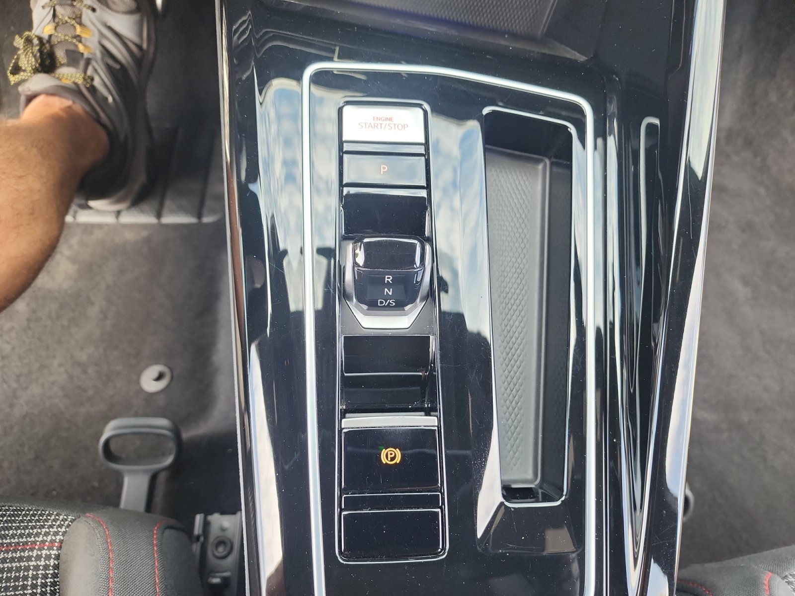 Certified 2024 Volkswagen GTI S FWD image 30