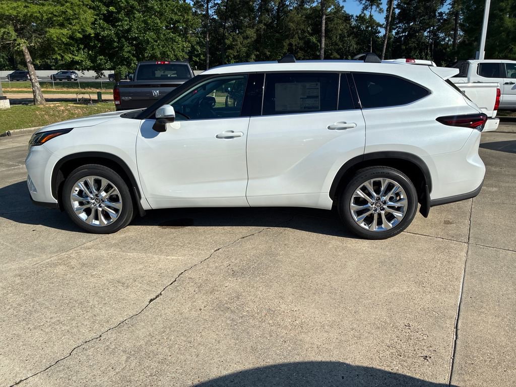 New 2026 Toyota Highlander Limited AWD/4WD image 2