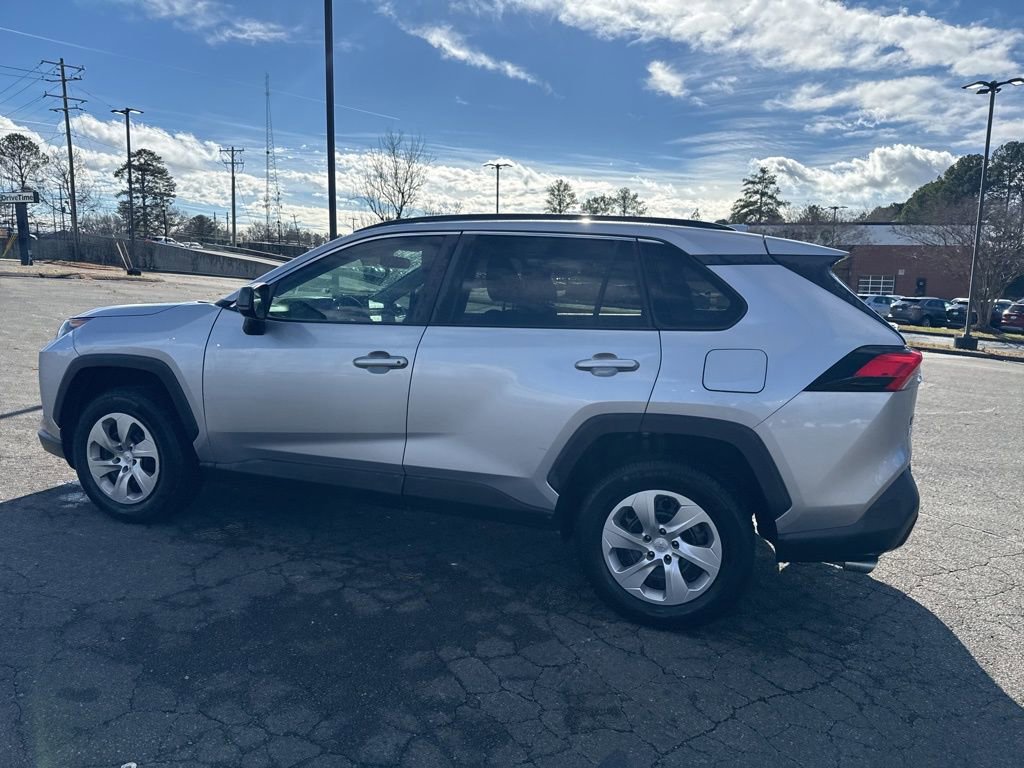 Used 2021 Toyota RAV4 LE image 19