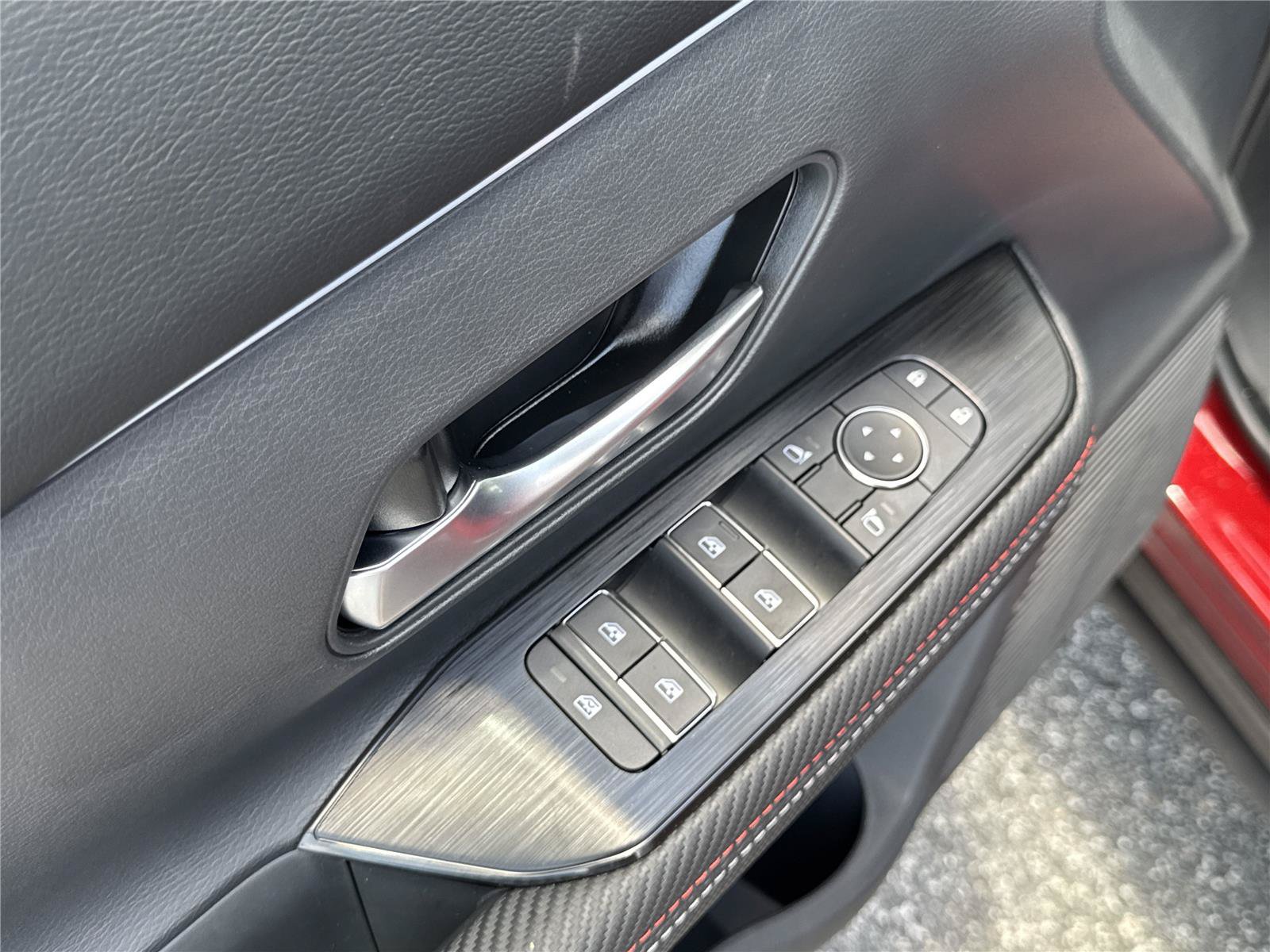 New 2026 Nissan Kicks SR AWD/4WD image 18