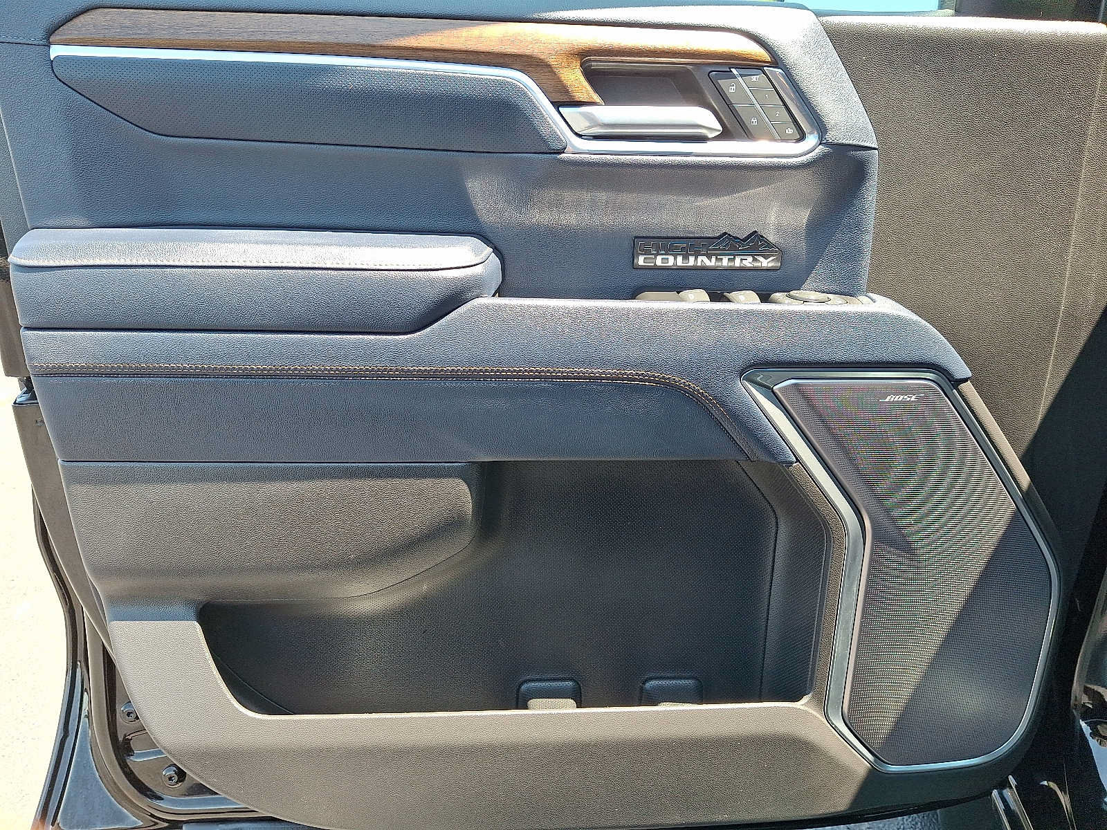 Used 2023 Chevrolet Silverado 1500 High Country w/ High Country Premium Package AWD/4WD image 12