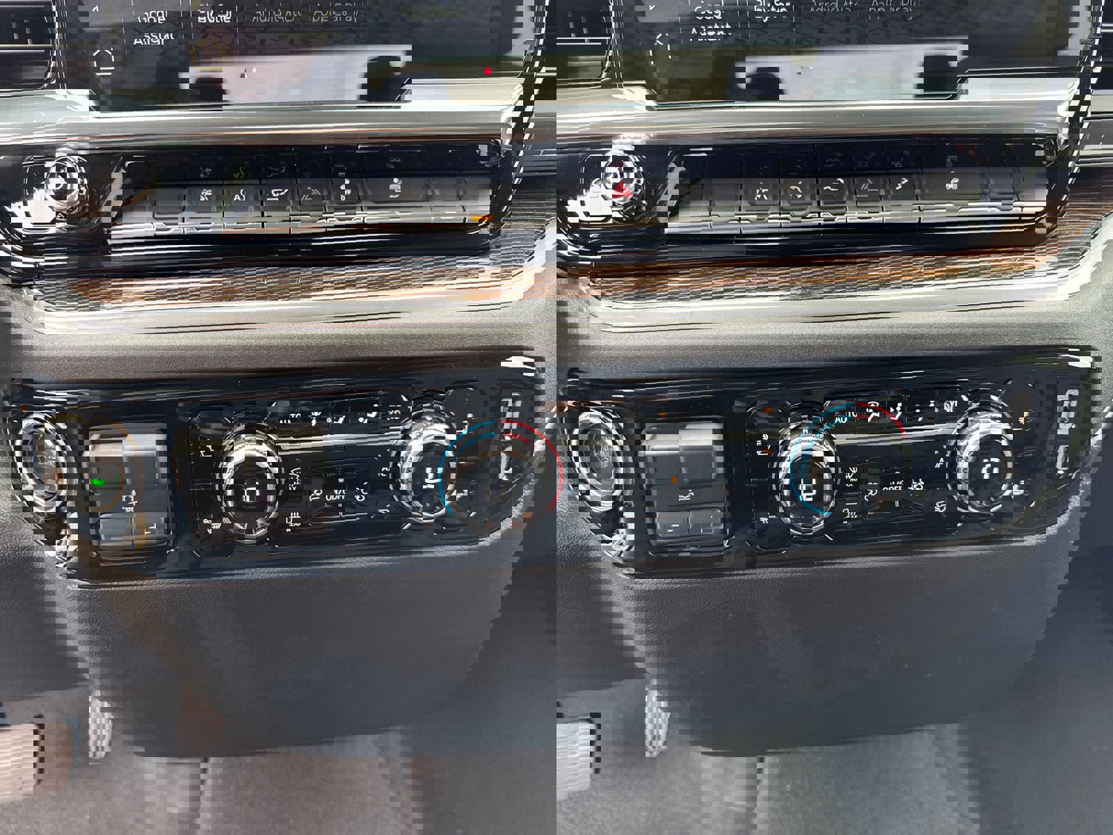 Used 2026 GMC Sierra 1500 SLE image 31