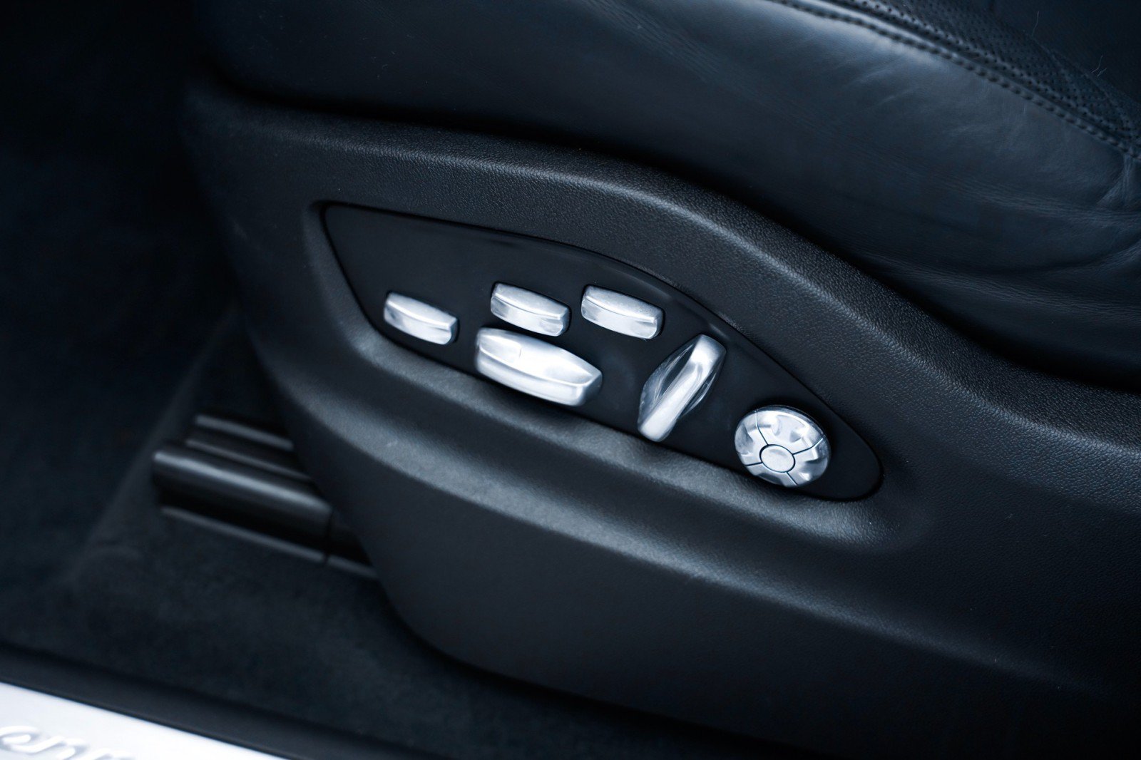 Certified 2020 Porsche Cayenne AWD/4WD image 13