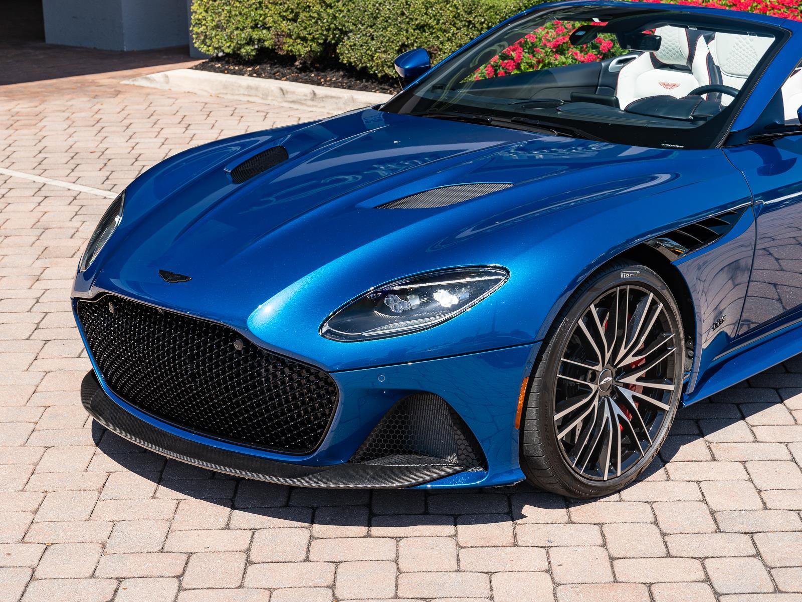 Used 2022 Aston Martin DBS Superleggera Volante image 23