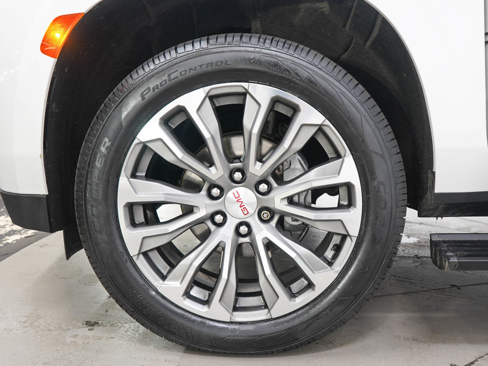 Used 2021 GMC Yukon Denali w/ Denali Premium Package AWD/4WD image 31