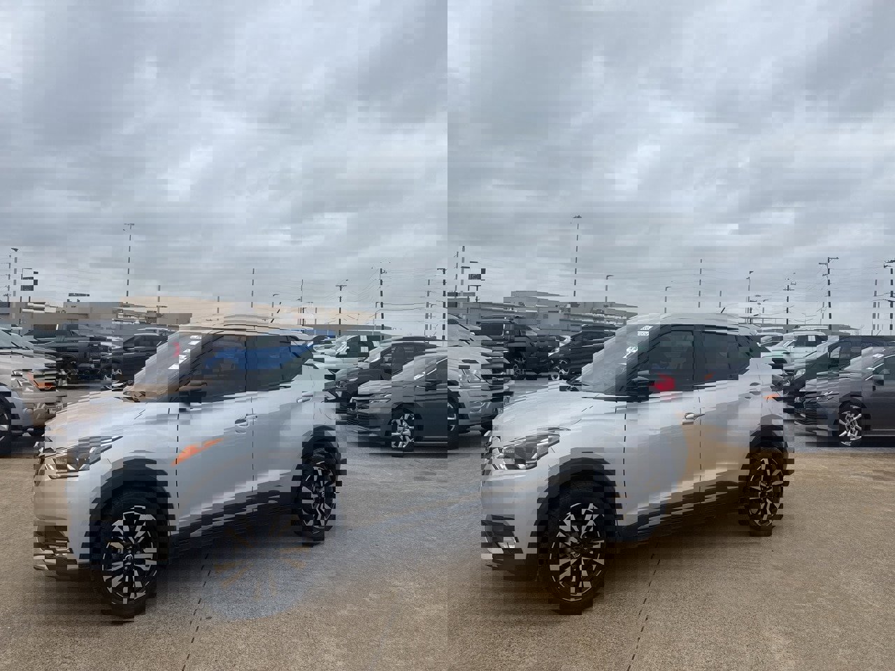 Used 2019 Nissan Kicks SR image 10