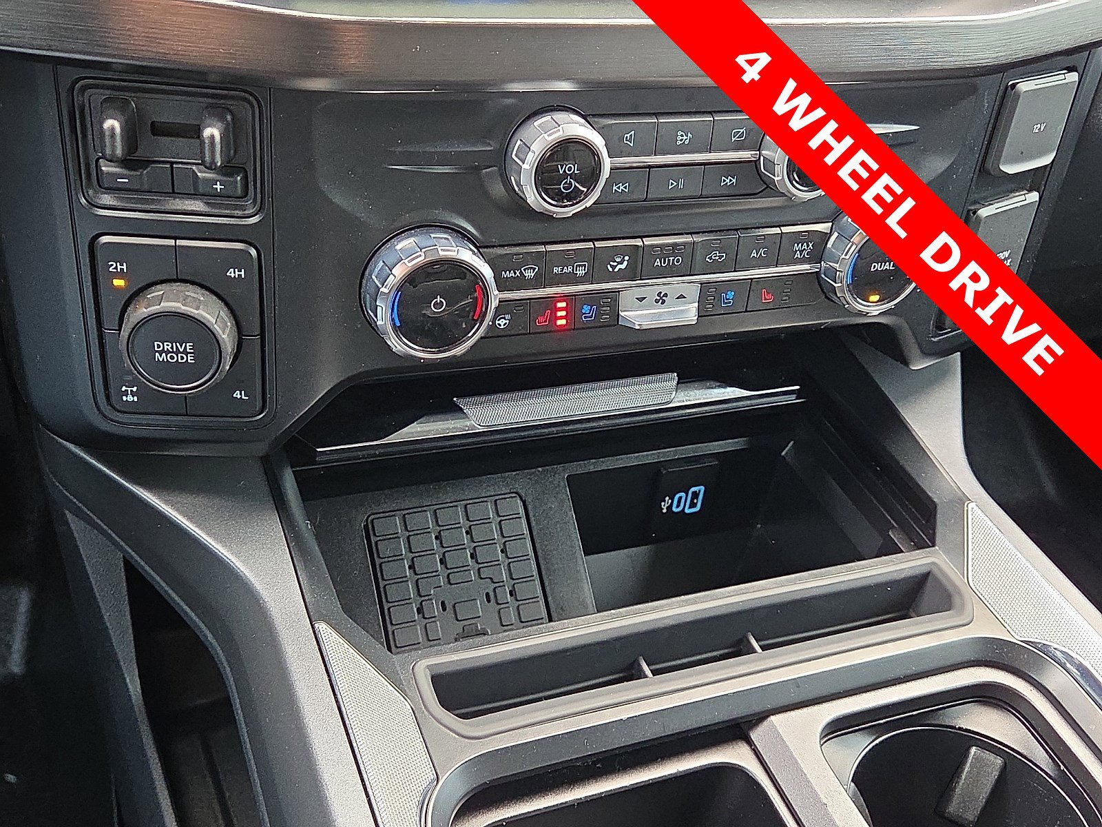 Used 2023 Ford F250 Lariat w/ Black Appearance Package image 19