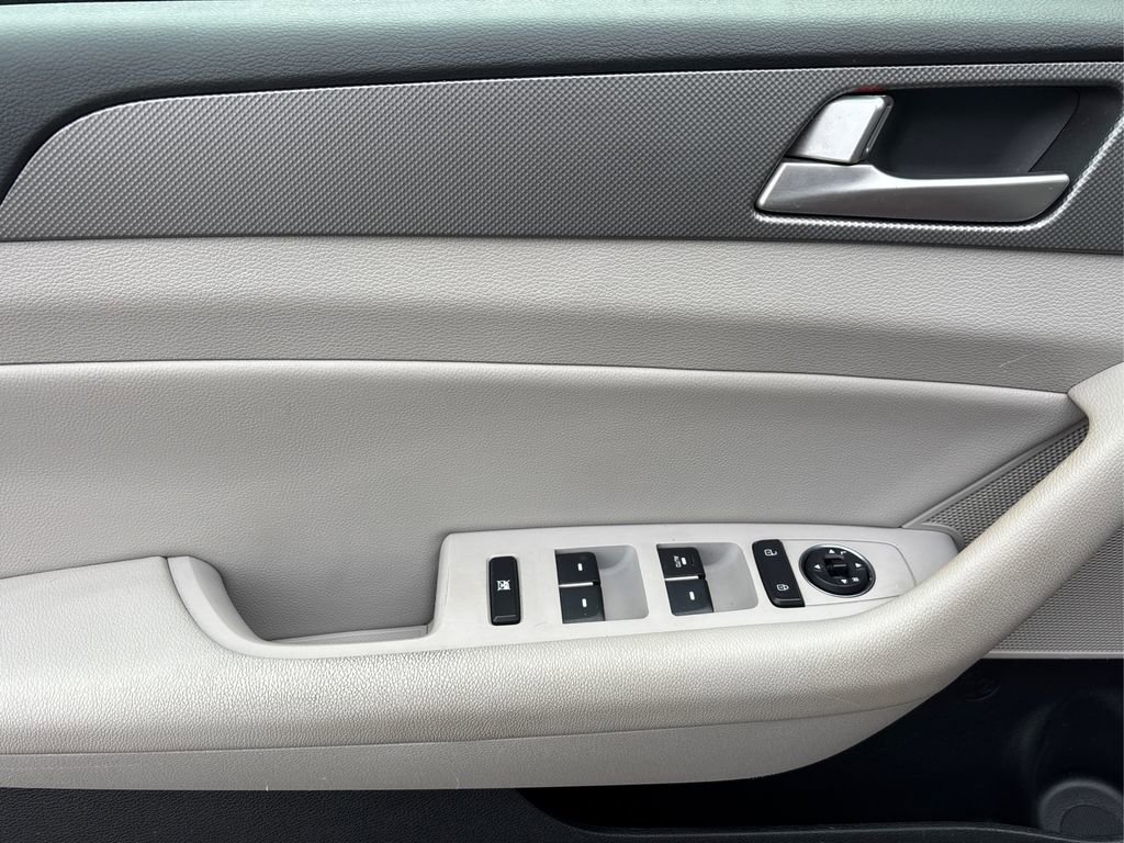 Used 2015 Hyundai Sonata SE w/ Option Group 09 FWD image 21