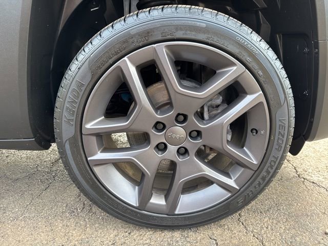 Used 2021 Jeep Renegade Latitude w/ Luxury Group II image 29