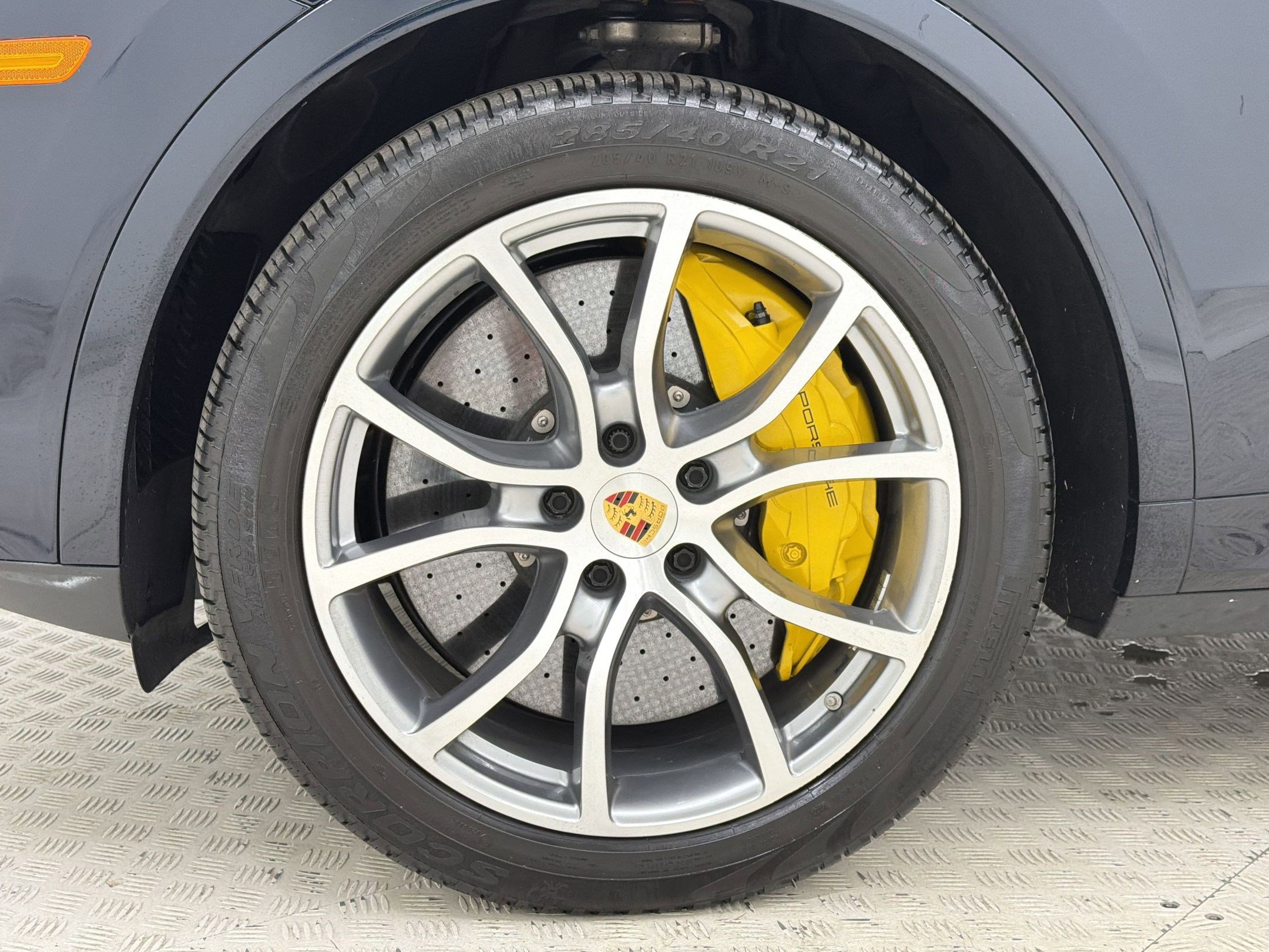 Used 2019 Porsche Cayenne Turbo image 12