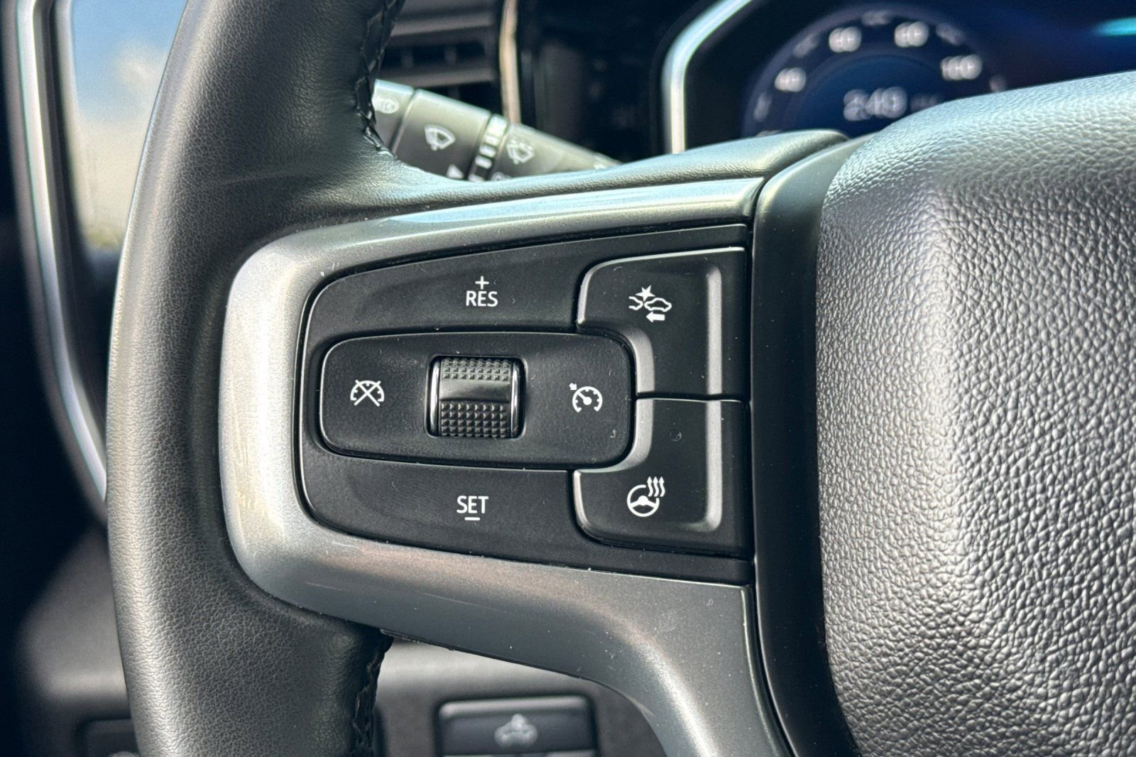 Used 2024 Chevrolet Silverado 1500 LT image 34