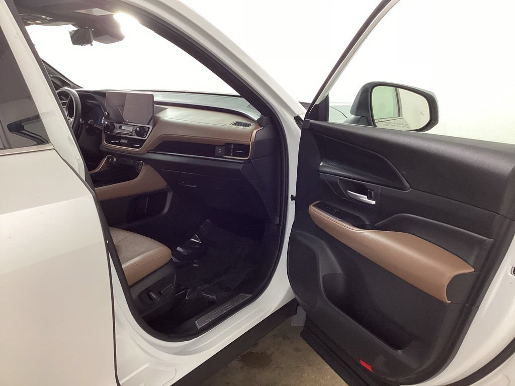Used 2024 Toyota Grand Highlander AWD Hybrid image 18