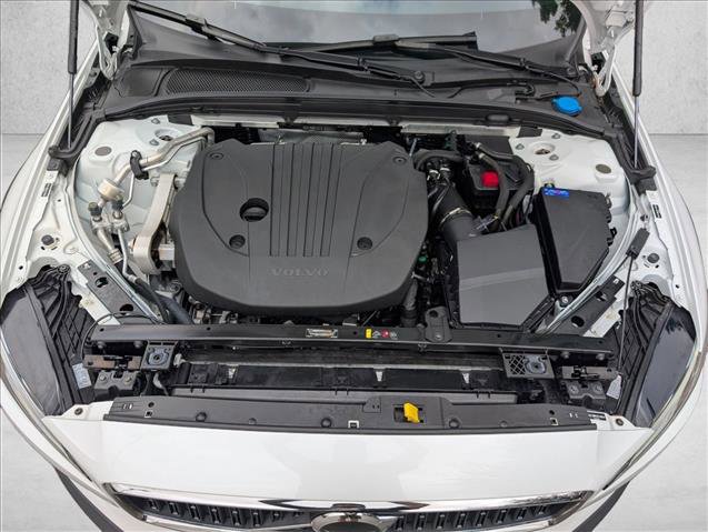 Used 2025 Volvo V60 B5 Cross Country Plus image 24